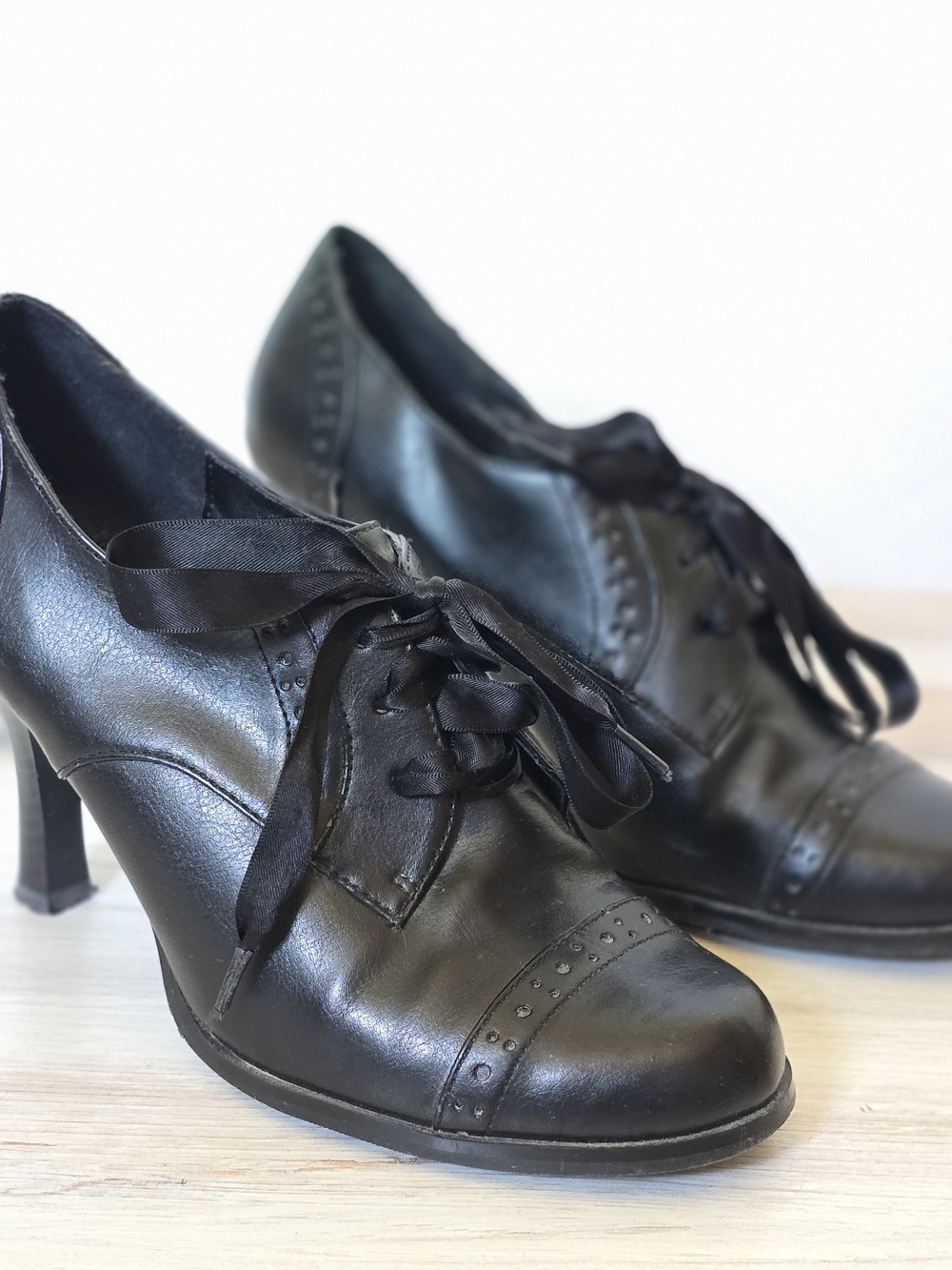 Maurices Black Leather Lace-Up Heeled Oxfords